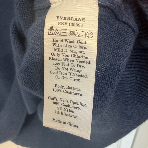 Everlane Blue Crewneck Cashmere Sweater - Picture 3 of 6
